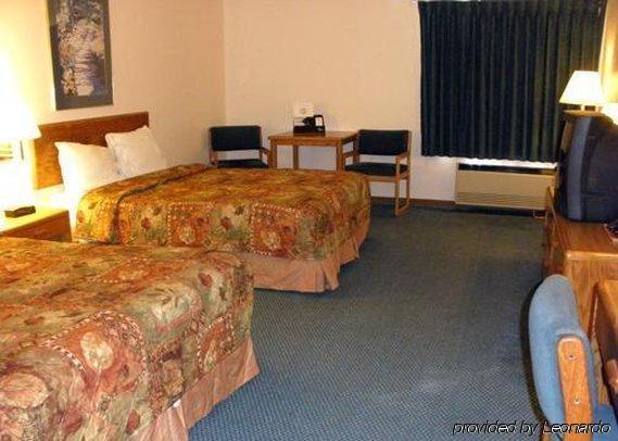 Econo Lodge Inn & Suites Menomonie Zimmer foto