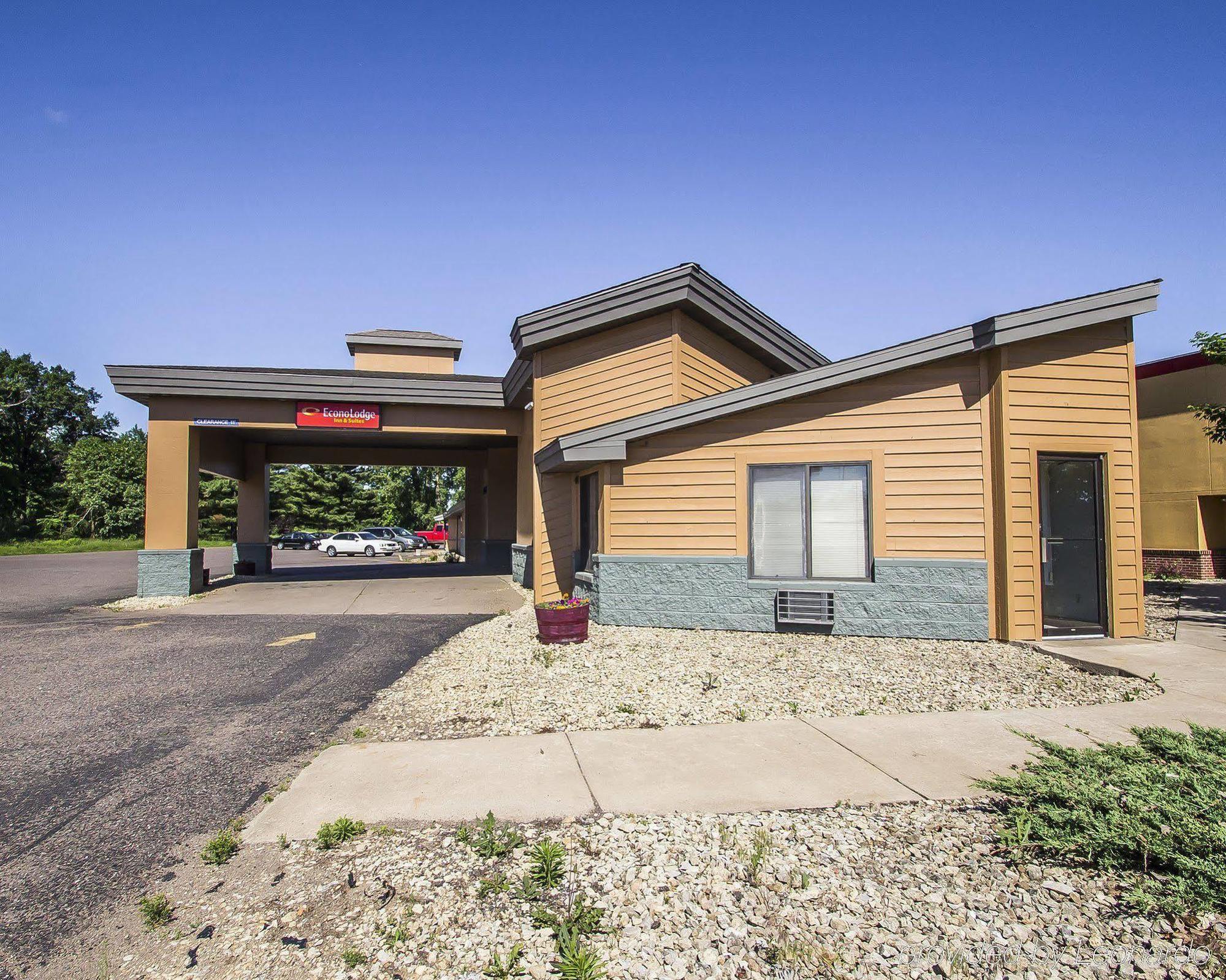 Econo Lodge Inn & Suites Menomonie Exterior foto