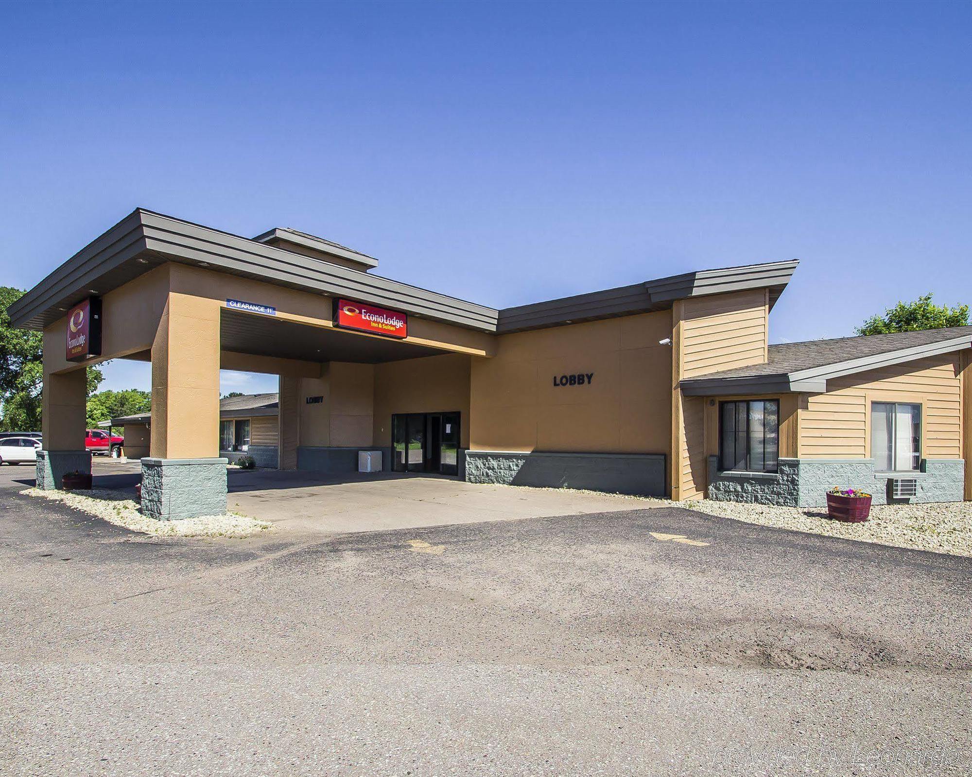 Econo Lodge Inn & Suites Menomonie Exterior foto