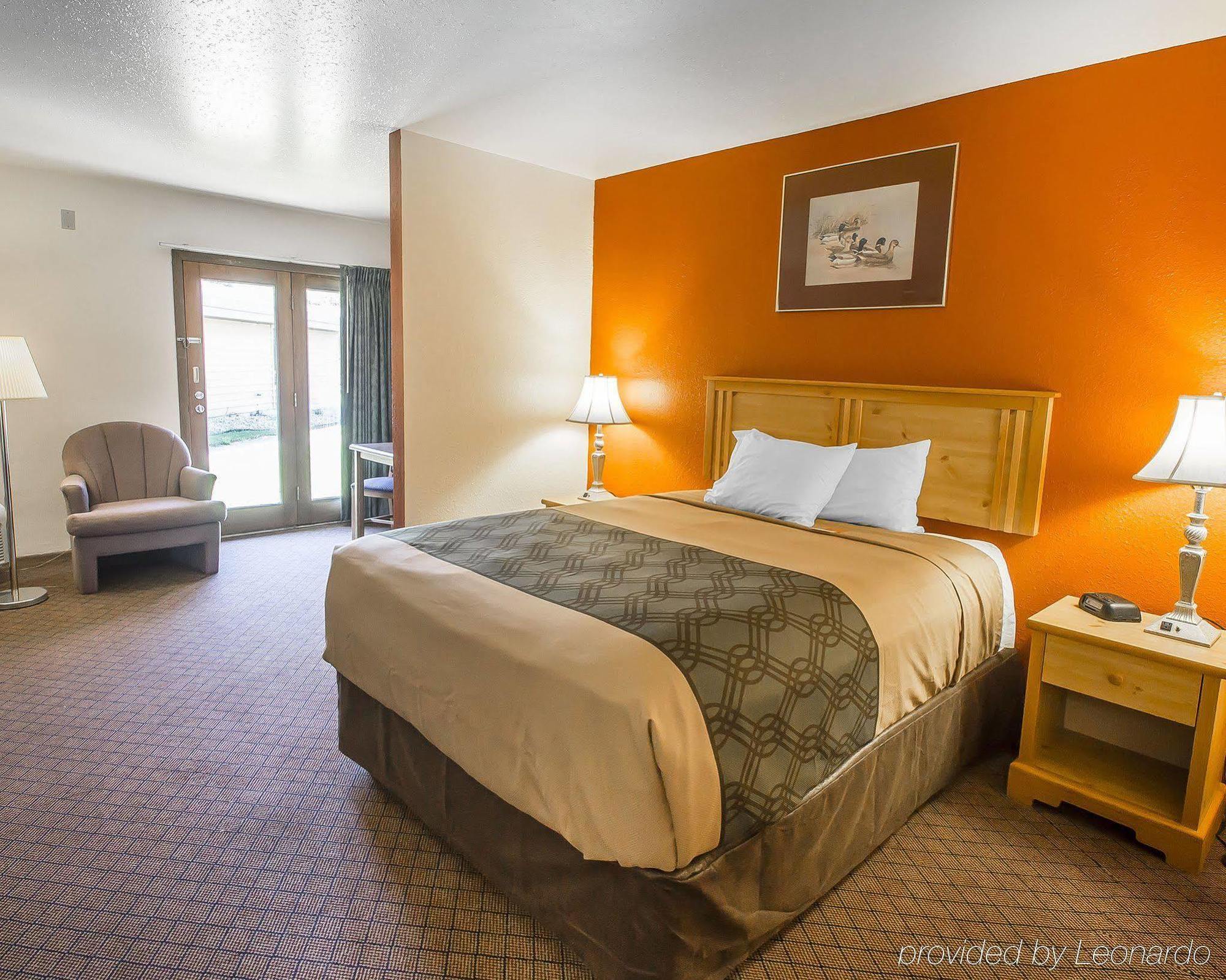 Econo Lodge Inn & Suites Menomonie Exterior foto