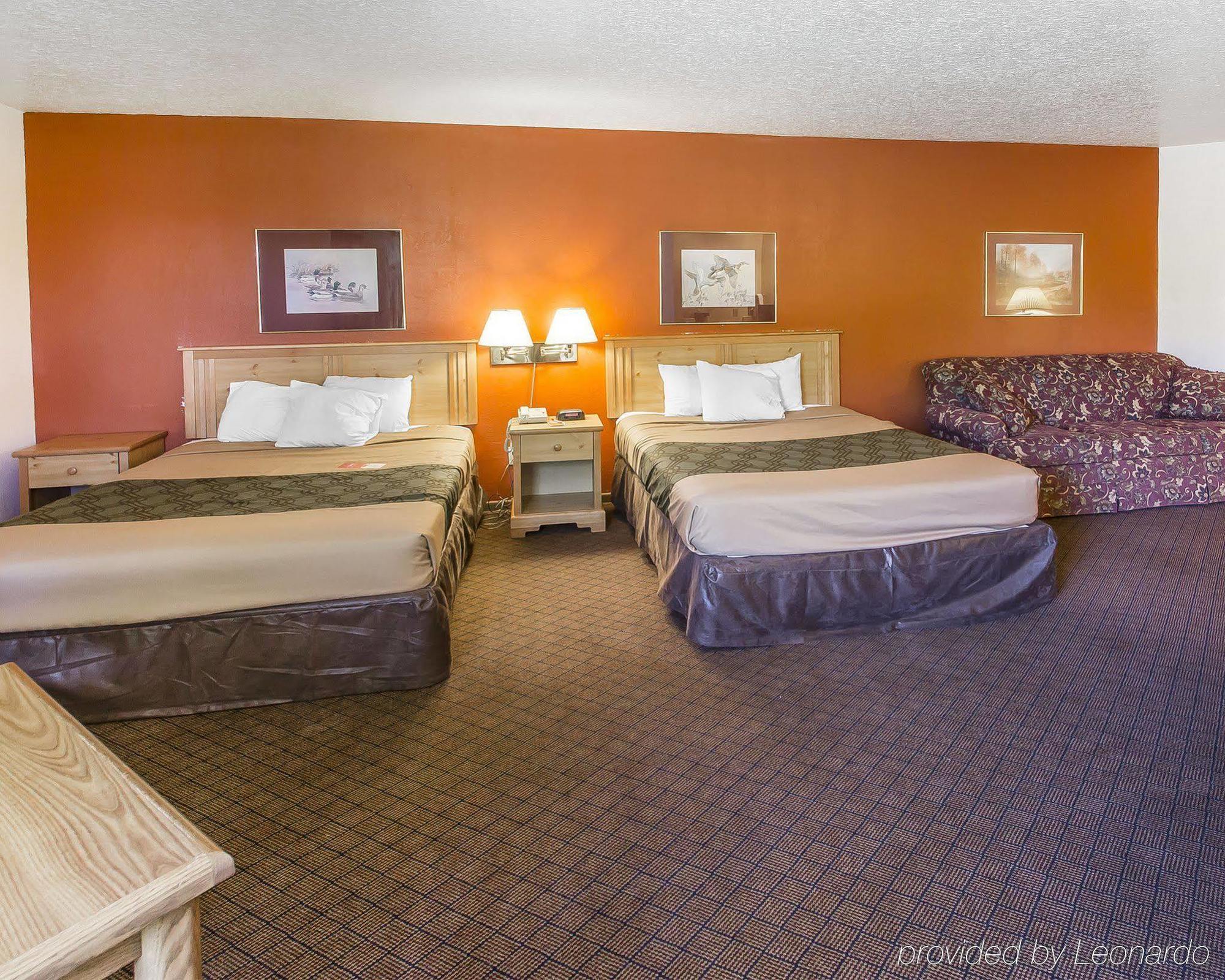Econo Lodge Inn & Suites Menomonie Exterior foto