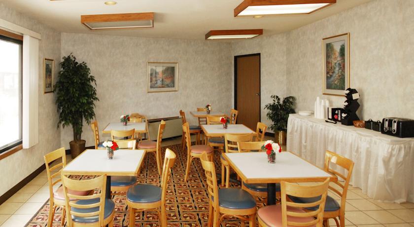 Econo Lodge Inn & Suites Menomonie Restaurant foto